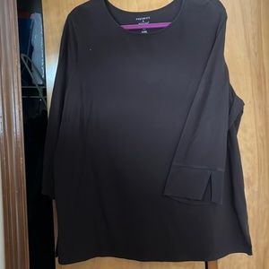 2X brown t shirt top with 3/4 sleeves with slits on side of sleeves and bottom o